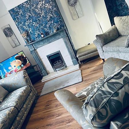 The White House - Cheerful 3 Bedroom Home In Wigan - Ince - Sleeps 7 - Parking - Work Space - Great Motorway Links Bagian luar foto